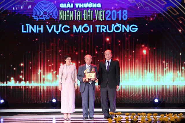 GS.TSKH[-]Phạm[-]Ngọc[-]Đăng[-]được[-]trao[-]Giải[-]thưởng[-]Nhân[-]tài[-]Đất[-]Việt[-]2018[-]trong[-]lĩnh[-]vực[-]Môi[-]trường